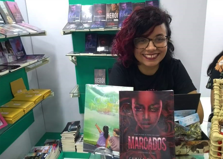 No ano passado, a moradora do bairro São José lançou livro na Bienal de São Paulo — Foto: Keiti Santos