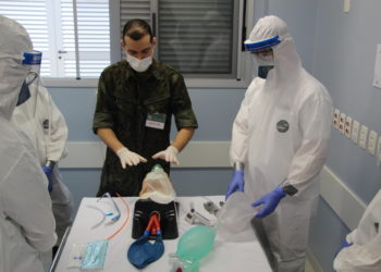 Força Aérea Brasileira realiza no Hospital da Aeronáutica de Canoas o treinamento de profissionais de saúde para o enfrentamento do coronavírus — Foto: Soldado Lucas Dorneles