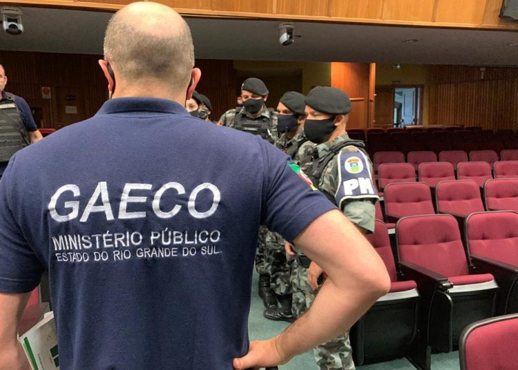 Duas pessoas foram presas por suspeita de falsificação de álcool em gel no RS — Foto: Ministério Público/Divulgação