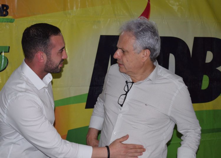 Alan Vieira, ao lado de seu padrinho político, Marco Alba