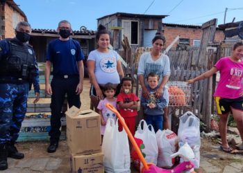 As doações fazem parte do projeto Guarda Municipal Solidária, que arrecada e doa mantimentos e donativos a famílias em vulnerabilidade social — Foto: Divulgação/Guarda Municipal