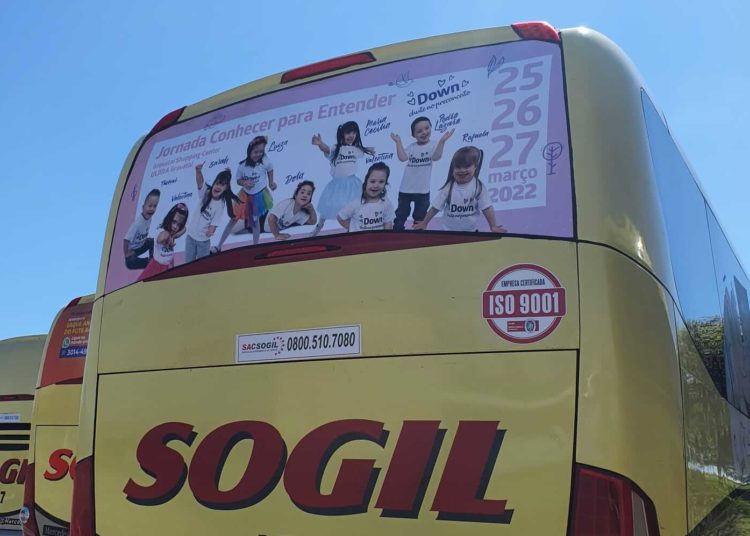 Ônibus da empresa estão circulando com a divulgação da Jornada Conhecer para Entender — Foto: SOGIL/Divulgação