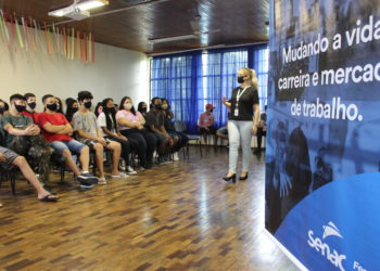 Senac levou palestra gratuita à Escola Heitor Villa Lobos, na manhã desta quinta (10/3)