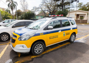 Antes, a vistoria das três áreas (transporte escolar, transporte urbano e táxis) era feita com veículos oficiais comuns— Foto: Gustavo Garbino/PMC