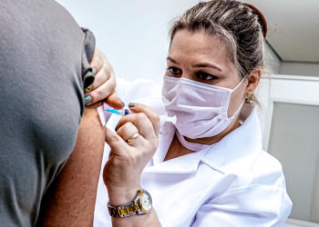Além da vacinação, as unidades vão realizar testagem contra a doença — Foto: Tony Capellão