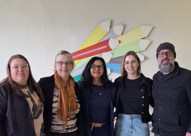 Milene, Simone, Regina, Vitória e Bento visitando os espaços que serão adequados, em Campo Bom | Foto: Divulgação/Universidade Feevale