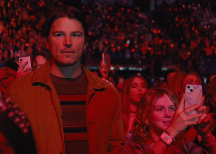Josh Hartnett e Ariel Donoghue em 'Armadilha'. © Warner Bros Pictures