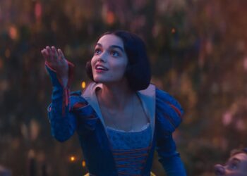 Rachel Zegler em 'Branca de Neve'. © Disney