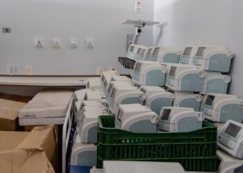 equipamentos, insumos e materiais encontrados no prédio do Hospital de Pronto Socorro de Canoas (HPSC) no bairro Mathias Velho, que está fechado e em obras, começaram a ser encaminhados ainda no final da semana passada para o HNSG, Unidades de Pronto Atendimento (UPAs) e unidades de saúde.